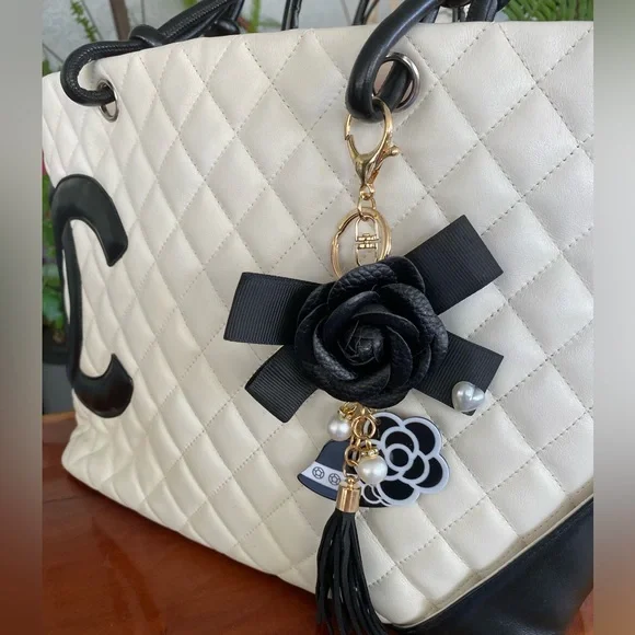 Black and White Camellia Flower Purse Charm Keychain/Bag
Charm/Car Charm - Picture 2 of 3